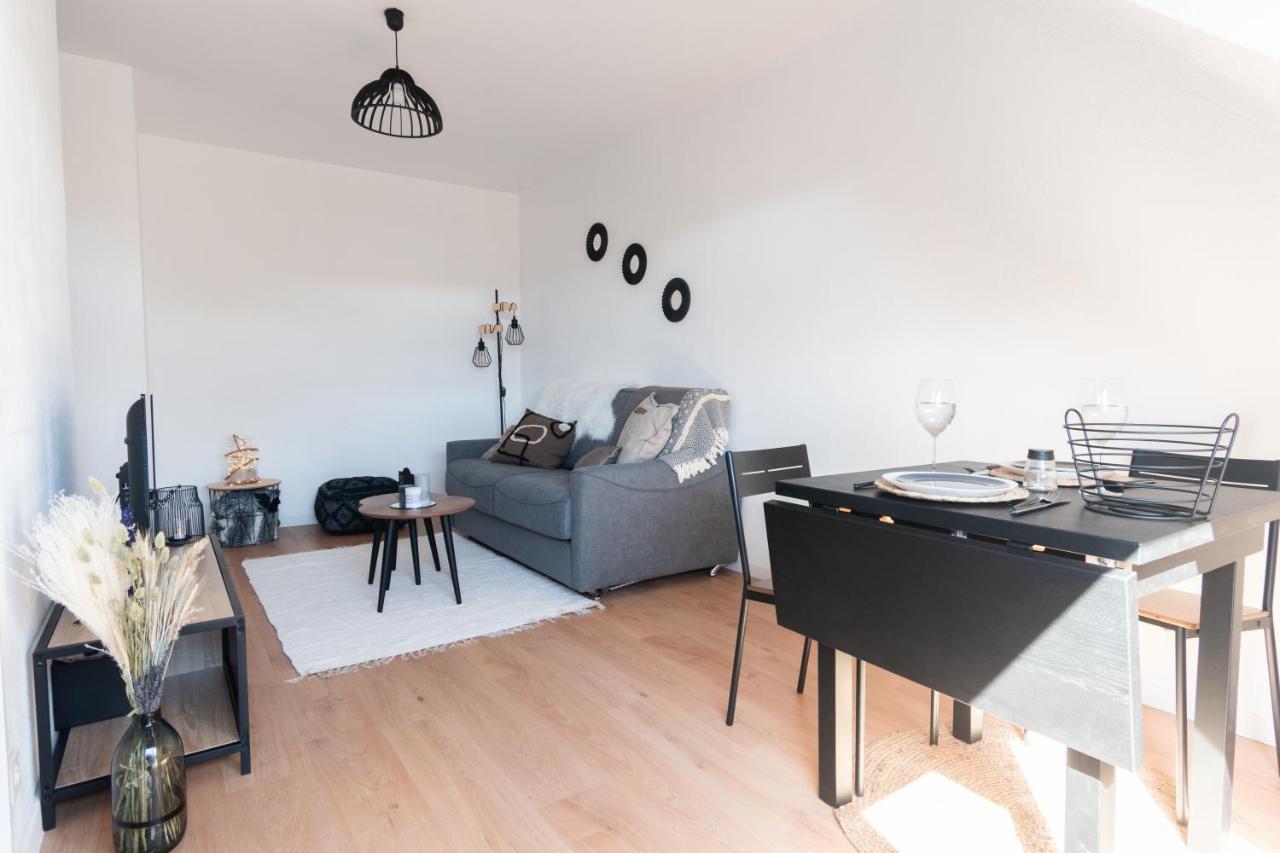 Bienvenue Chez Vous Tres Calme Et En Plein Centre Lejlighed Mantes-la-Jolie Eksteriør billede