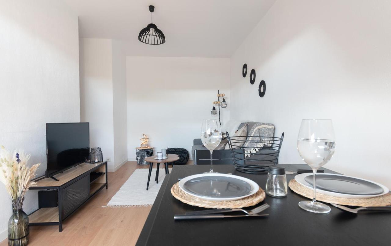 Bienvenue Chez Vous Tres Calme Et En Plein Centre Lejlighed Mantes-la-Jolie Eksteriør billede